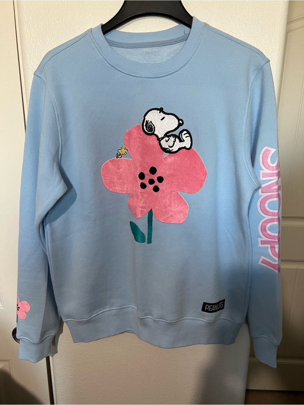 Peanuts Freeze Max Light Blue Crewneck with Pink Flower & Snoopy Graphic - Picture 7 of 15